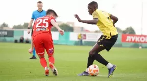 Ботев Пловдив завърши лагера в Дубай със загуба, Елвис Ману се спречка с играч на Спартак Москва (ВИДЕО)