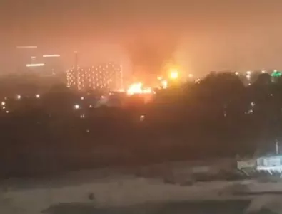 Пожар обхвана голям търговски център близо до Москва (ВИДЕО)