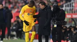 Усман Дембеле се пошегува с феновете на Барселона, които започнаха война