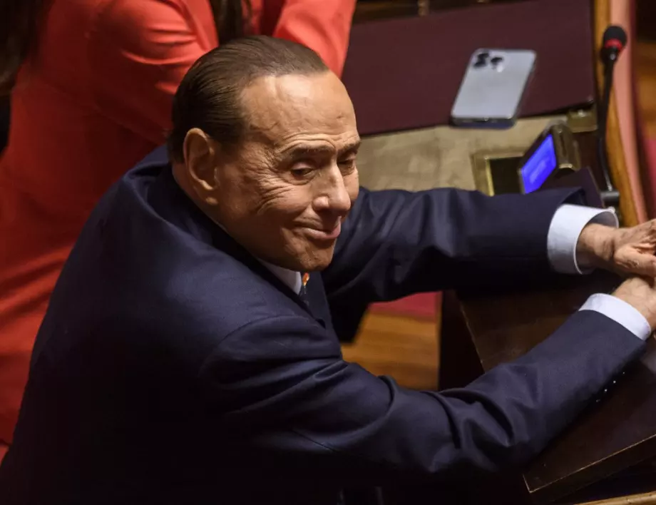 За награда: Берлускони праща на Монца и Антов автобус, пълен с проститутки (ВИДЕО)