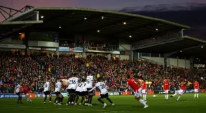 Кръгъл червен картон бе показан във ФА Къп - каква е историята му? (СНИМКИ)