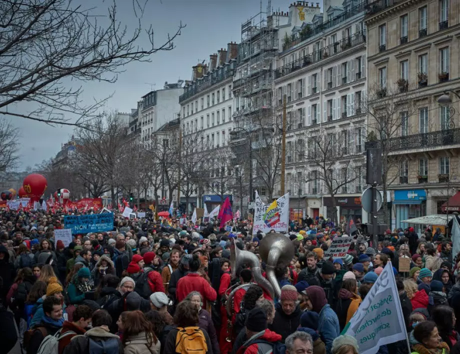  Най-малко 71 души са задържани при протестите в Париж 