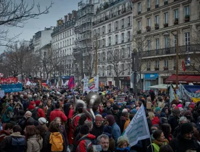 Протестиращите французи подпалиха кметството в Бордо (ВИДЕО)