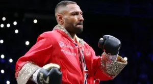 ВИДЕО: Бивш световен шампион в бокса беше хванат да шмърка кокаин