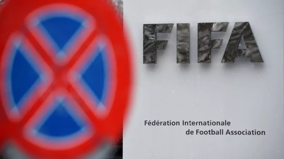 Син картон във футбола? ФИФА побърза да успокои страстите с официално изявление