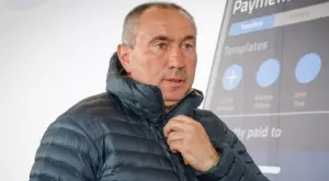 {{ otherArticle[0].article.title }}