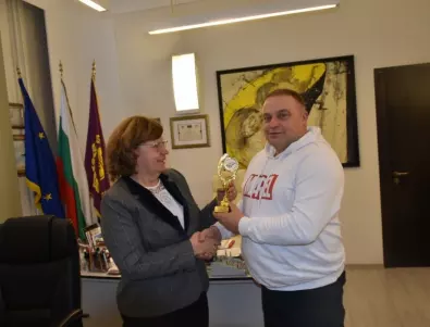 Кметът на Ловеч получи отличие за развитие на българския автомобилен спорт