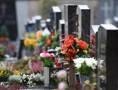 Гробари търгуват, рекетират и изнудват близки на починали в София
