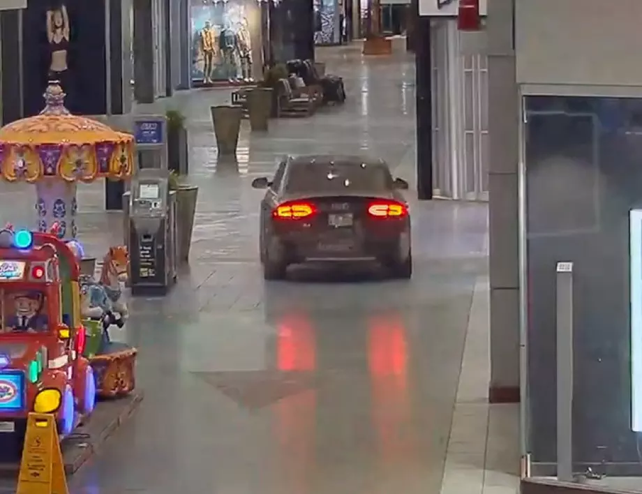 Върховна наглост – обирджии с крадена кола нахлуха в мол (ВИДЕО)