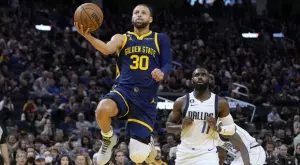 Голдън Стейт се завърна на победния път в НБА, но даде свидна жертва - Стеф Къри се контузи (ВИДЕО)