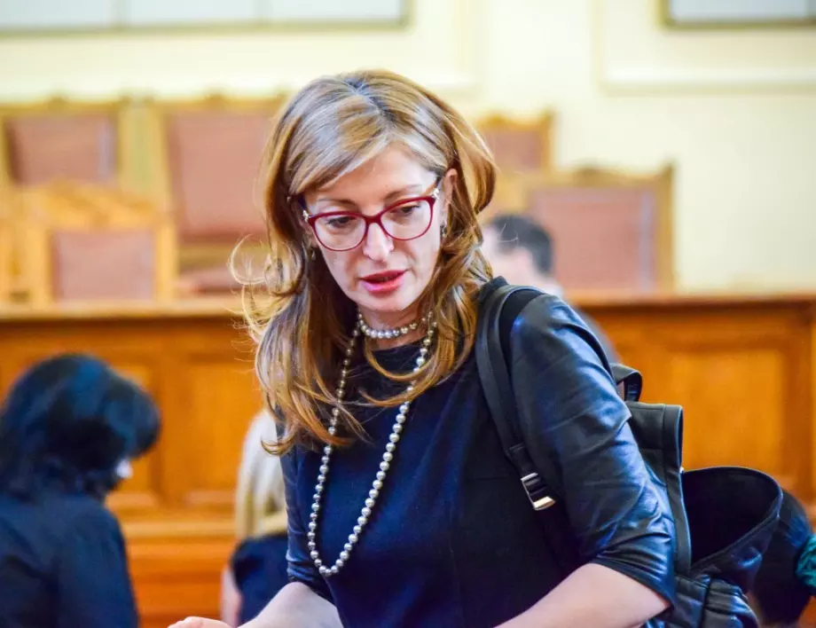 Екатерина Захариева не приема ултиматумите на ПП-ДБ