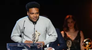 {{ otherArticle[0].article.title }}