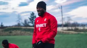 {{ otherArticle[0].article.title }}