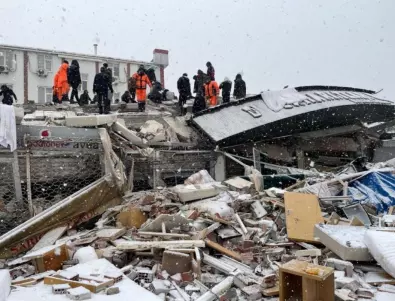 Всички български спасители, участвали в търсенето на оцелели в Турция, се прибират