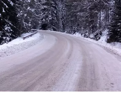 Сняг блокира пътища в Румъния