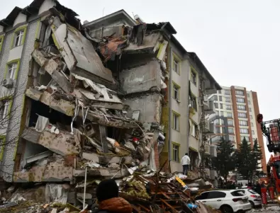 Турция съобщи, че над 50 000 сгради са разрушени или тежко повредени след земетресенията