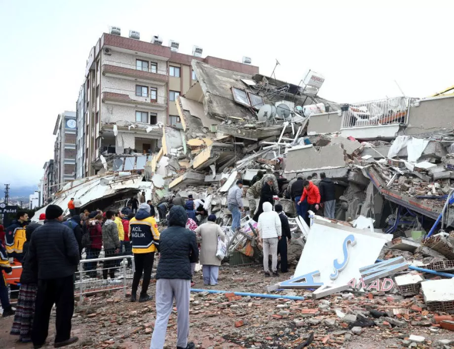 Спасиха 5-годишно момиче в Турция след 7 часа под руините (ВИДЕО)