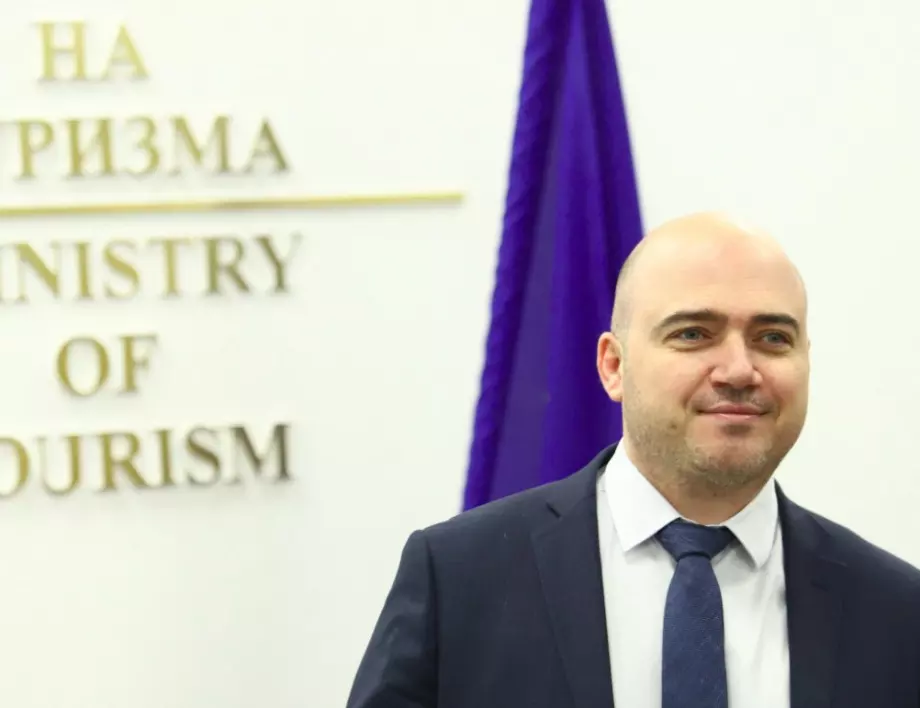 Илин Димитров: Ние сме едно от малкото министерства, които вкарват пари в бюджета