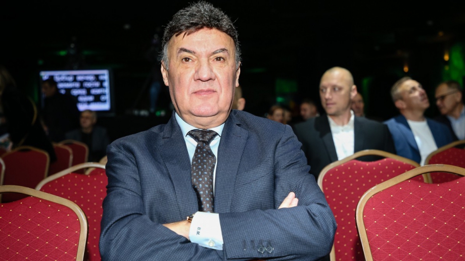 "Г-н Михайлов, чакаме": Стилиян Петров скочи на БФС и изписа "роман" за проблемите и решението