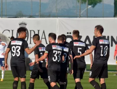 В мач с 5 гола: Славия отстъпи на румънци в последната си контрола