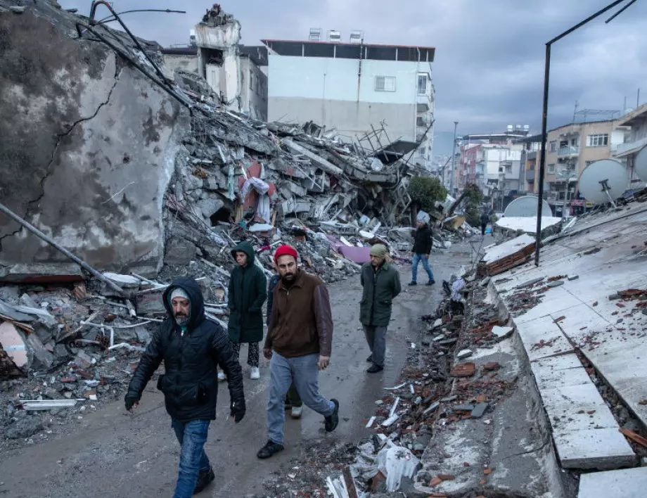 Жертвите в Турция и Сирия вече са 9000, критики срещу "данък земетресение"
