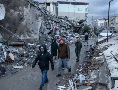 Гръцки спасители откриха дете под развалините в турския град Хатай