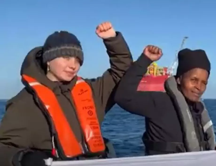 Активисти на "Грийнпийс" превзеха кораб на Shell (ВИДЕО)