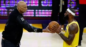 76-годишна легенда на НБА бе приета по спешност в болницата в Лос Анджелис