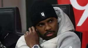 Тъмнокож мъж и жена са сред феновете, крещяли расистки обиди към Майк Менян