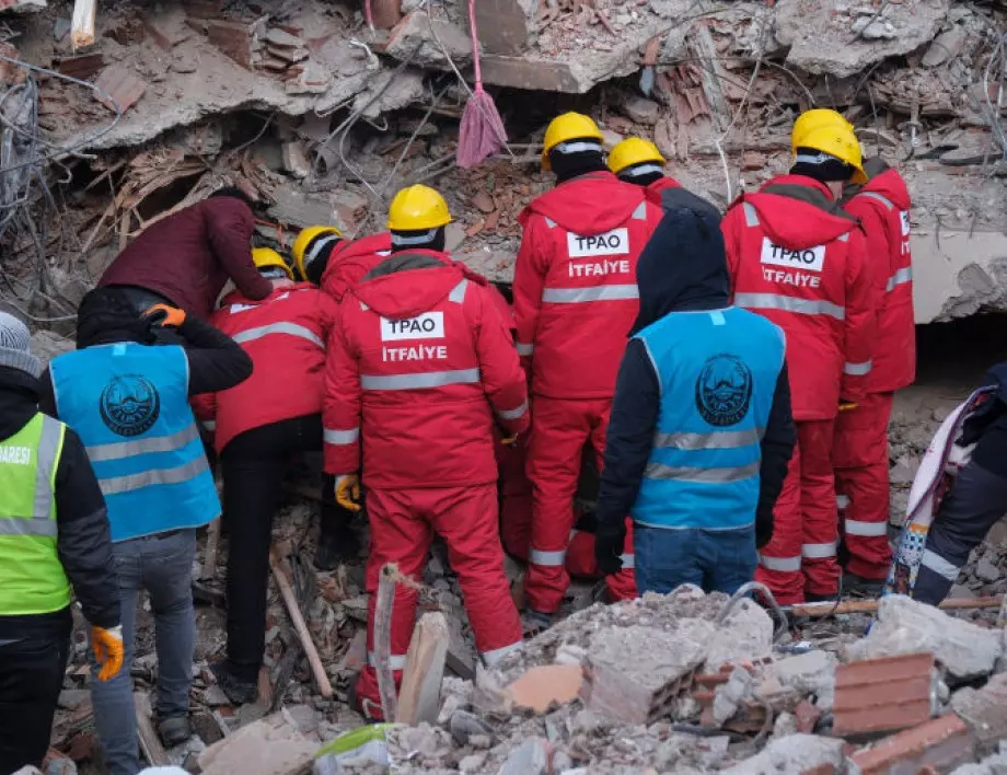 След 212 часа под руините: Украински спасители извадиха жива 77-годишна жена в Турция