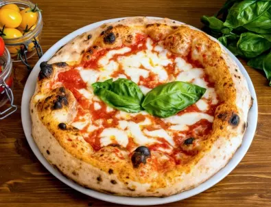 Как италианците приготвят перфектното тесто за пица?
