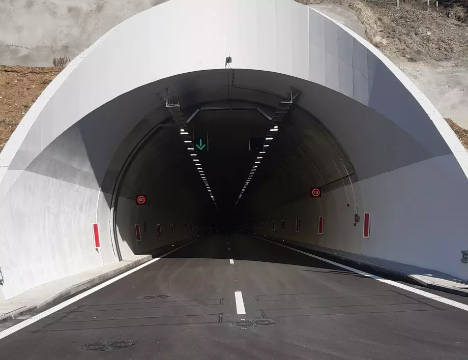 Ремонтират спешно тунела "Дупница" на Е-79