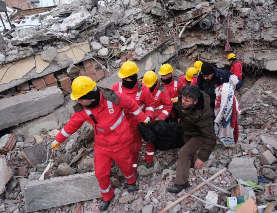 Над 42 000 са жертвите на земетресенията в южната част на Турция 