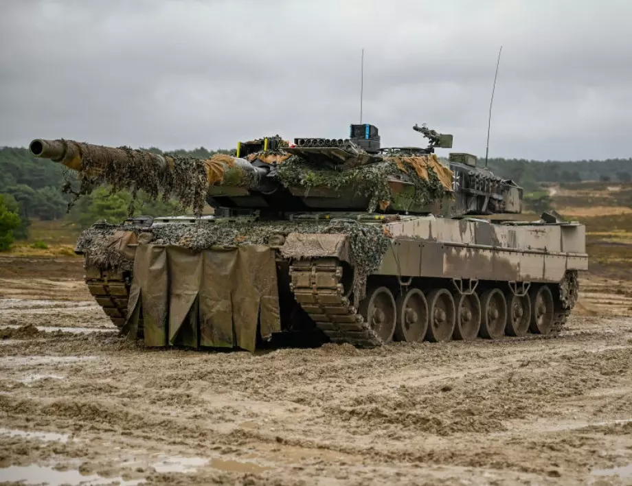 Немско издание: Защо украинските танкове работят с руско гориво?