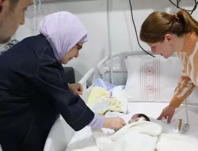 Съпругата на Ердоган насърчава кърменето в Турция (СНИМКА)