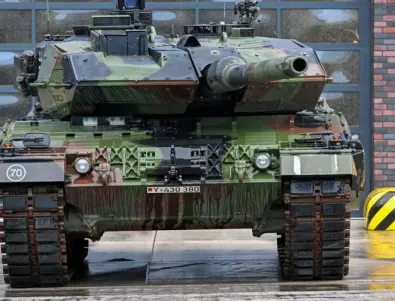 Украински войници завършиха обучение в Испания за боравене с Leopard 2А4
