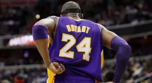 Екип на Коби Брайънт от сезон 2007/08 бе продаден на търг за милиони долари