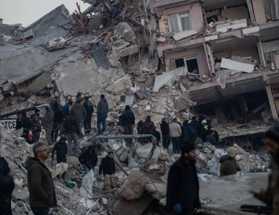 Спасиха семейство в Турция, оцеляло 107 часа под руините