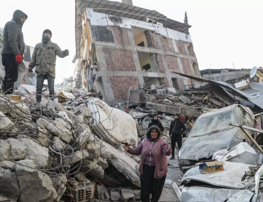 Броят на загиналите при земетресенията в Турция достигна 42 310 души