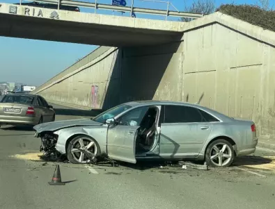 Катастрофа затрудни трафика на столичното Околовръстно шосе (СНИМКИ)
