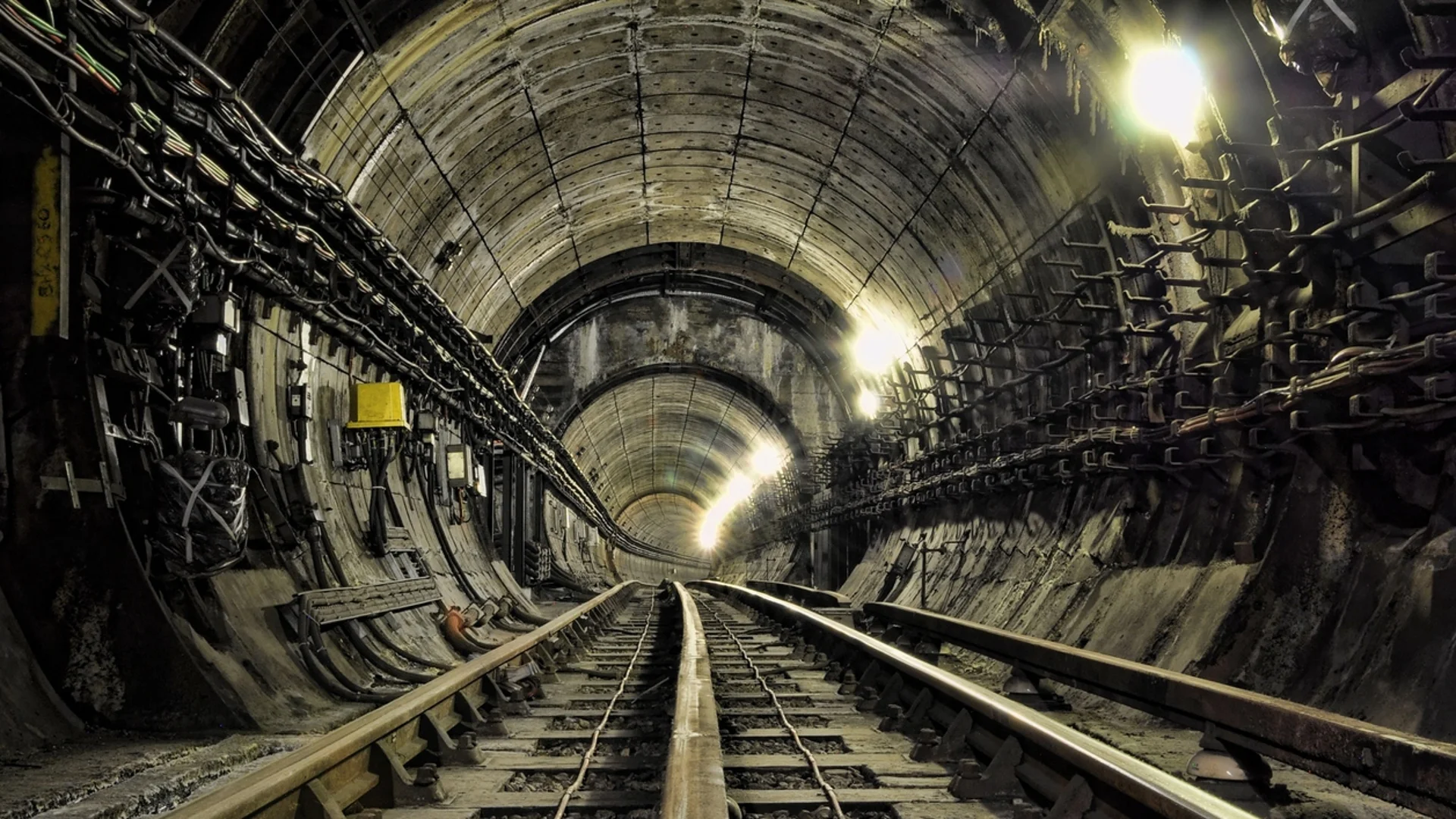 Колко е дълъг тунелът под Ламанша