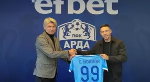 {{ otherArticle[0].article.title }}