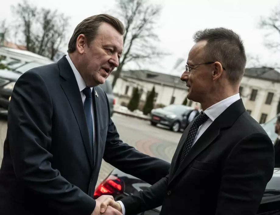 Унгарският външен министър отиде в Минск, за да обсъжда "мира в Украйна"
