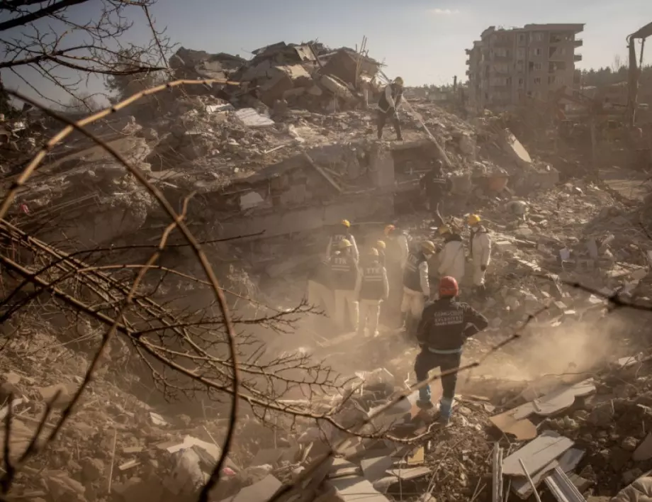 Над 100 милиона тона отломки застояват след земетресения в Турция
