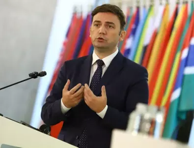 Османи: С бавенето на преговорите все повече македонци взимат български паспорти