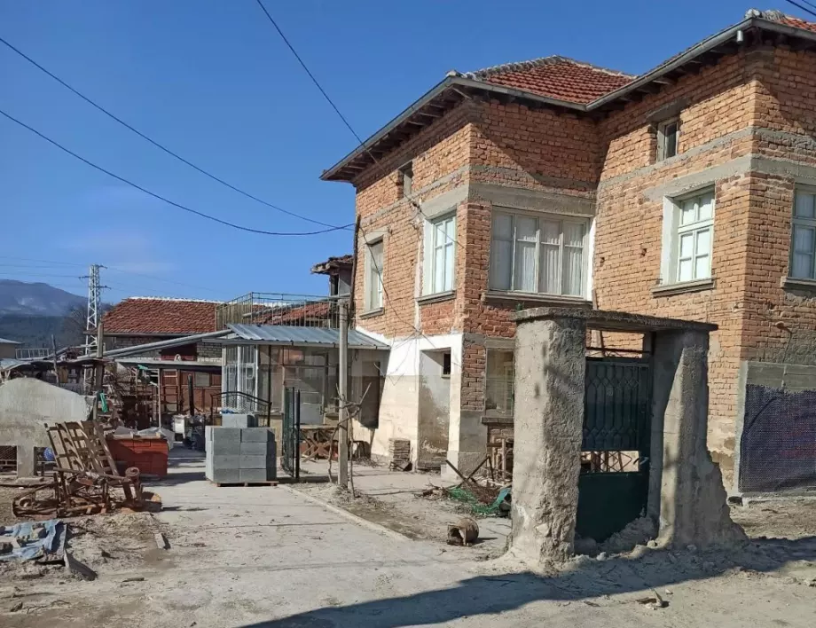 Проверка на Actualno: Как изглеждат селата Богдан и Каравелово месеци след потопа? (СНИМКИ)