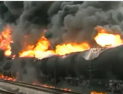 Завод за ремонт на влакове се запали край Москва (ВИДЕО)