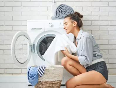 Хитрите домакини слагат това в пералнята и дори с най-евтиния прах прането винаги е безупречно чисто