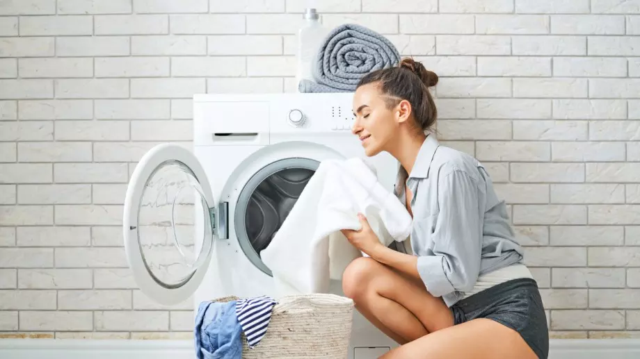 Хитрите домакини слагат това в пералнята и дори с най-евтиния прах прането винаги е безупречно чисто
