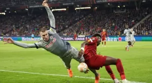 В странен мач от Лига Европа: Рома не игра добре, но нацели 2 греди... накрая загуби (ВИДЕО)